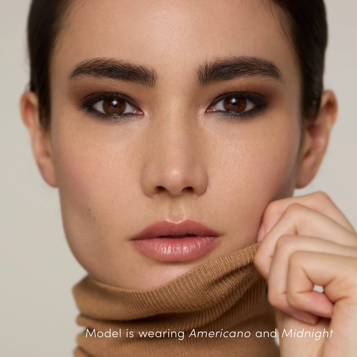 C_ColorLuxeEyeShadow_Model_Americano_Midnight