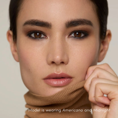 C_ColorLuxeEyeShadow_Model_Americano_Midnight